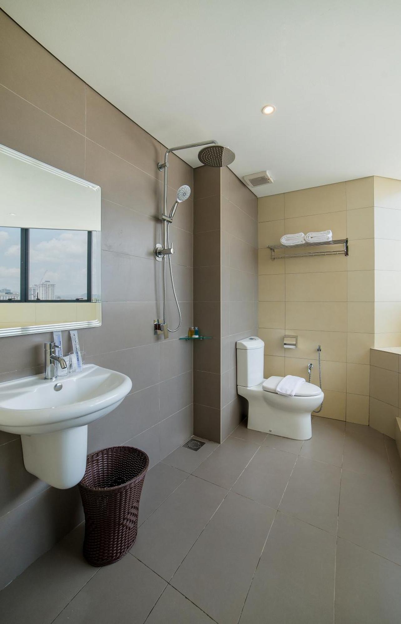 Deluxe King Suite